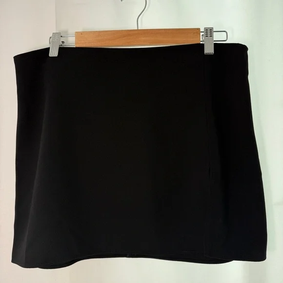 Zara Elegant Black Mini Skirt - Picture 2 of 9